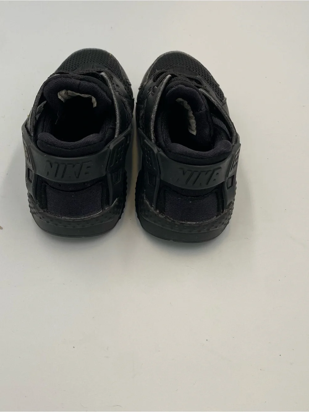 Nike Kids Black Lace-Up Athletic Sneakers  ( Huarache)